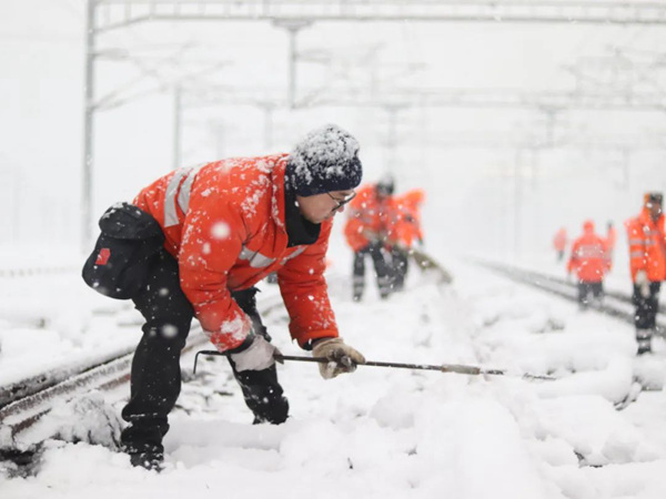 新博2平台：南方多地出现雨雪天气 铁路部门启动应急措施