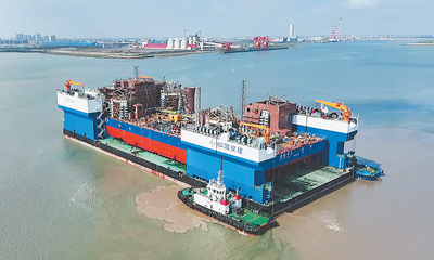新博2注册：全球最大江海移动船坞完成出海运输任务